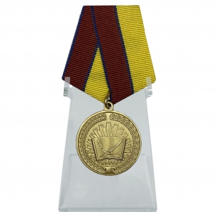 Медаль За особые достижения в учебе на подставке
