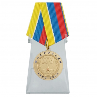 Медаль За особые заслуги на подставке