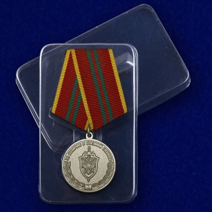 Медаль ФСБ РФ За отличие в военной службе II степени - вид в футляре