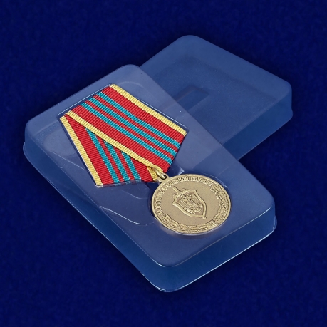 Медаль ФСБ РФ За отличие в военной службе III степени - вид в футляре