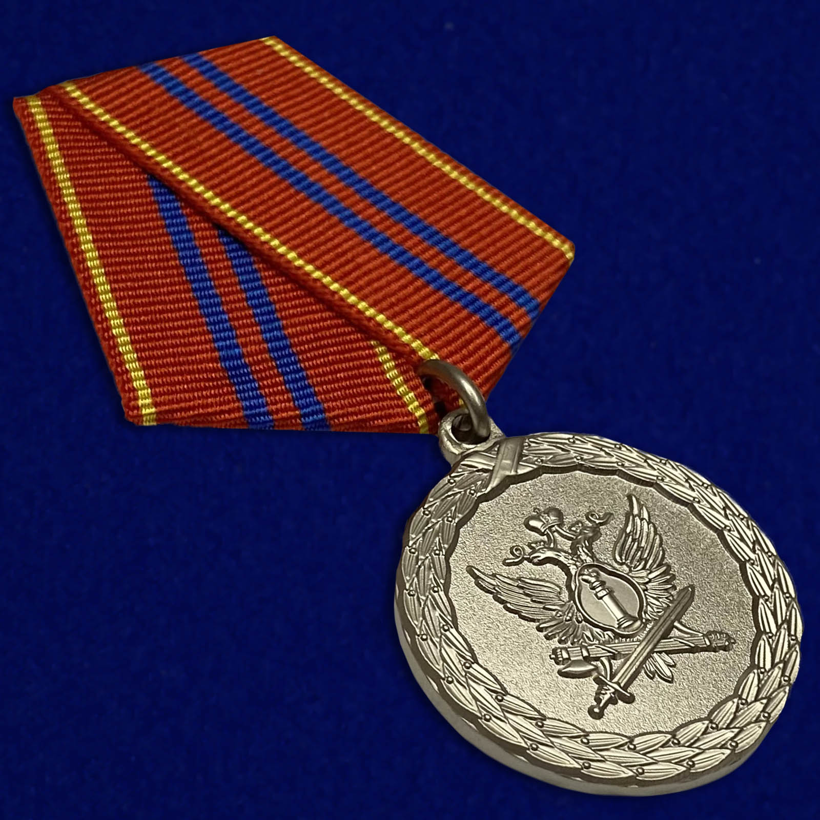 Медалью “За службу” награждаются