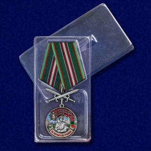 Медаль с мечами За службу в Назрановском пограничном отряде - в пластиковом футляре