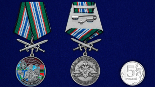 Медаль За службу в 16-ой ОБрПСКР Находка с мечами - сравнительный размер