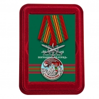 Медаль За службу в 86 Брестском погранотряде с мечами в футляре из флока