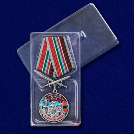 Медаль За службу в 140 Ахтынском пограничном отряде с мечами - в пластиковом футляре