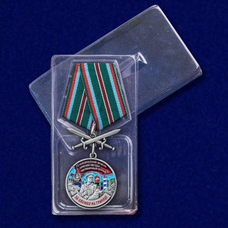 Медаль За службу в 72 Калевальском пограничном отряде с мечами - в пластиковом футляре