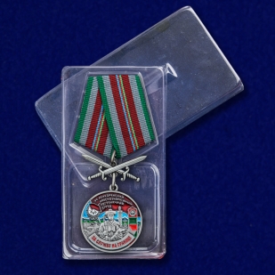 Медаль За службу в 44 Ленкоранском пограничном отряде с мечами - в пластиковом футляре