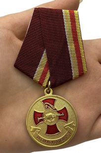 Медаль За службу в спецназе - вид на ладони