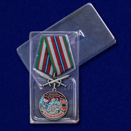 Медаль За службу в 80 Суоярвском пограничном отряде с мечами - в пластиковом футляре