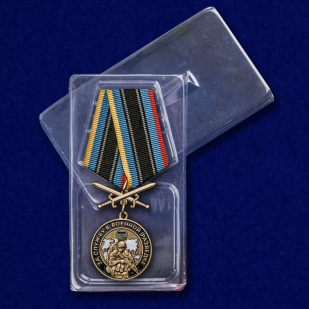 Медаль За службу в Военной разведке с мечами - в пластиковом футляре
