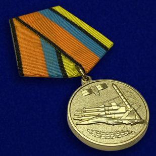 Медаль "За службу в воздушно-космических силах" - вид под углом
