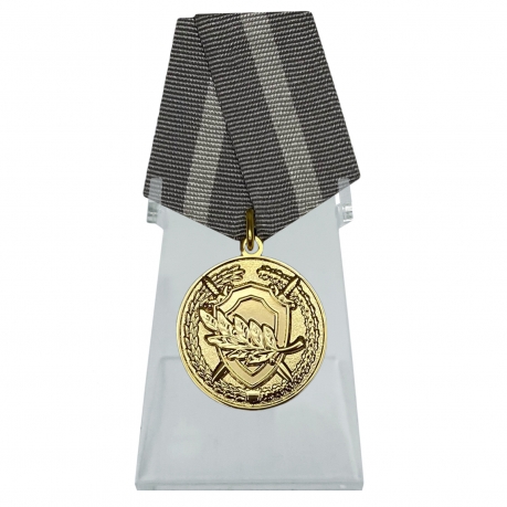 Медаль За содействие на подставке