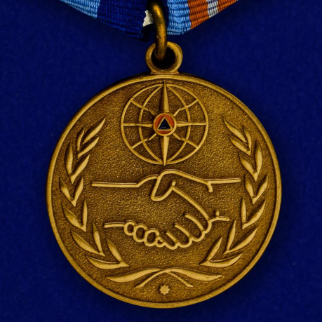 Медаль «За содружество во имя спасения» МЧС России-лицевая сторона