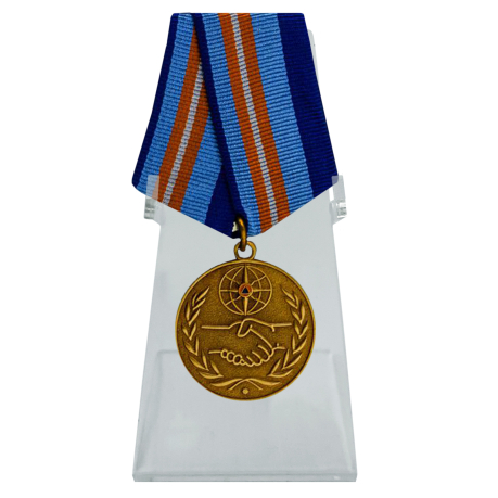 Медаль За содружество во имя спасения на подставке