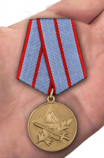 Медаль «За активную военно-патриотическую работу» в футляре с удостоверением.