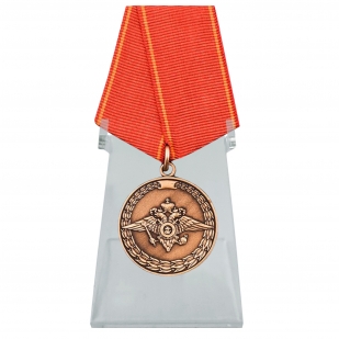 Медаль За воинскую доблесть на подставке