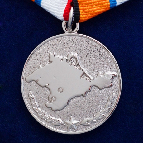 Медаль За возвращение Крыма в футляре с удостоверением
