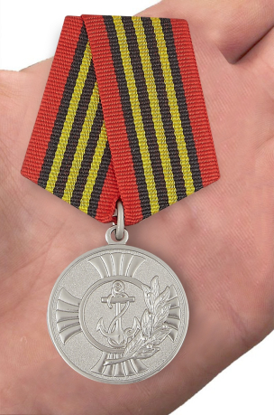 Медаль За заслуги Морской пехоты - вид на ладони