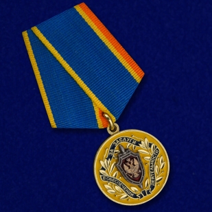 Медаль ФСБ РФ За заслуги в обеспечении деятельности в бархатном футляре - Общий вид