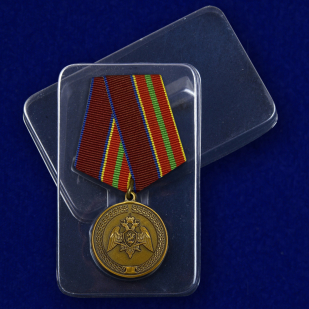 Медаль За заслуги в труде - в пластиковом футляре