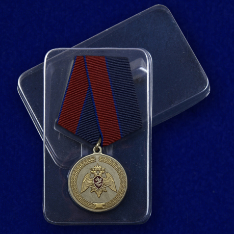 Медаль "За заслуги в укреплении правопорядка" (Росгвардии) в футляре