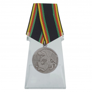 Медаль Защитнику Отечества на подставке