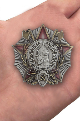 Копия ордена Александра Невского (СССР) - вид на ладони