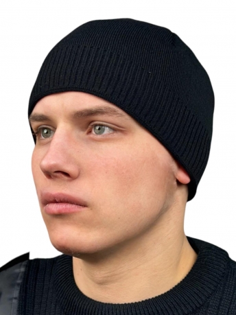 Мужская шапка с отворотом (черная)