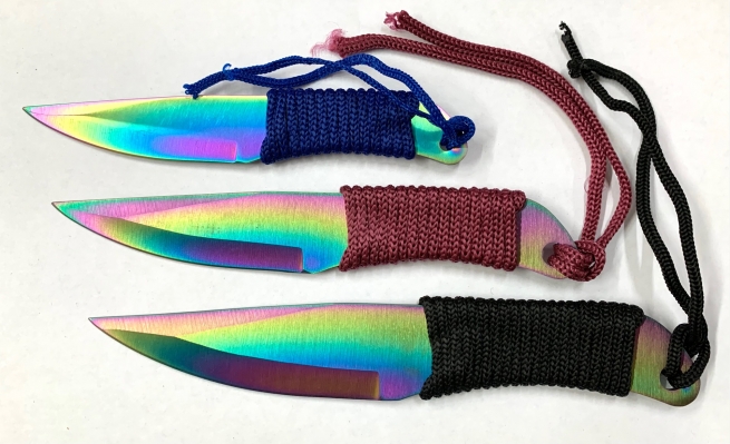 Набор метательных ножей с радужными лезвиями и цветными шнурами