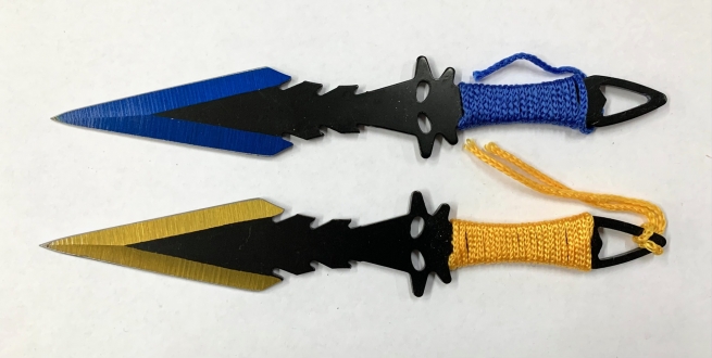 Набор метательных ножей с разноцветными лезвиями и шнурами