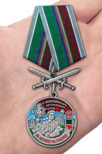 Наградная медаль За службу в Нахичеванском пограничном отряде - вид на ладони