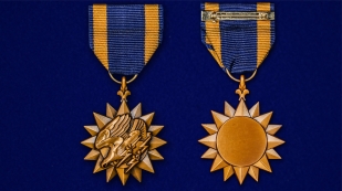 Наградная воздушная медаль США - аверс и реверс
