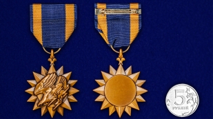 Наградная воздушная медаль США - сравнительный вид