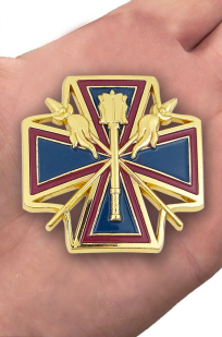 Наградной крест "За заслуги перед Кубанским казачеством" - вид на ладони