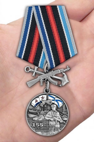 Нагрудная медаль 155-я отдельная бригада морской пехоты ТОФ - вид на ладони