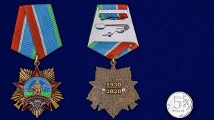 Орден 90 лет Воздушно-десантным войскам на колодке на подставке - сравнительный вид