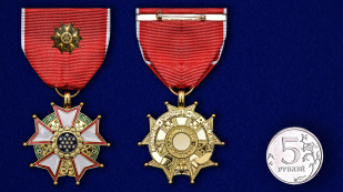 Орден "Легион Почета" США 3-ей степени - сравнительный размер