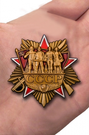Орден СССР в футляре из флока - вид на ладони