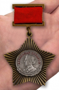 Орден Суворова II степени (на колодке)  на подставке - вид на ладони