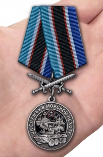 Памятная медаль За службу в Морской пехоте - вид на ладони