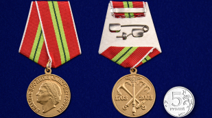 Памятная медаль 300-лет Санкт-Петербургу - сравнительный вид