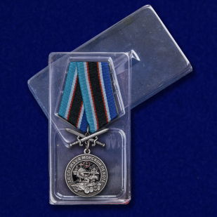 Памятная медаль За службу в Морской пехоте с мечами - в пластиковом футляре