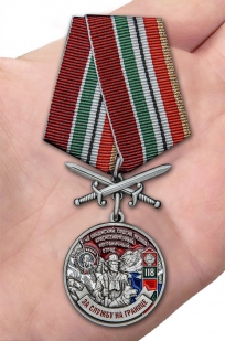 Памятная медаль За службу в Пянджском пограничном отряде - вид на ладони