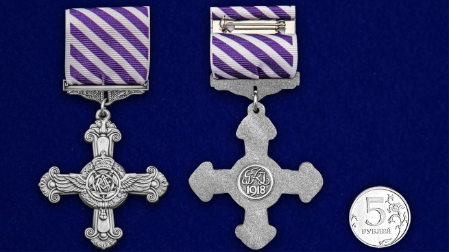 Памятный крест За выдающиеся летные заслуги - сравнительный вид