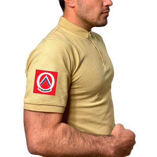 Песочная футболка-поло "Отважные" с термопереводкой на рукаве