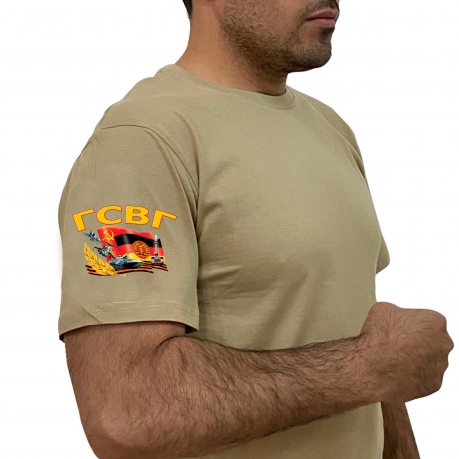 Песочная футболка с термопереводкой ГСВГ на рукаве