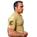 Песочная футболка-поло с георгиевским термопринтом «Z» на рукаве - с доставкой