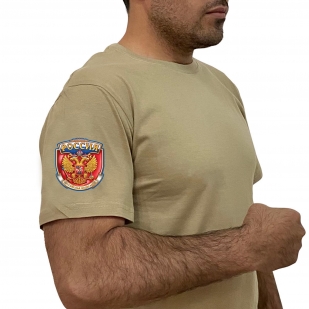Песочная футболка с термопринтом Россия на рукаве