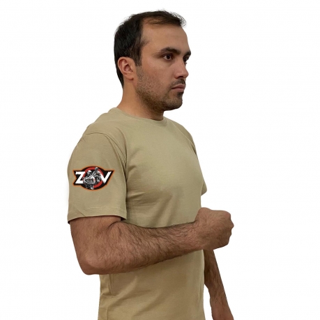 Песочная футболка с термотрансфером ZOV на рукаве