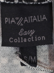 Платье-свитер Piazza Italia с объемным воротом.